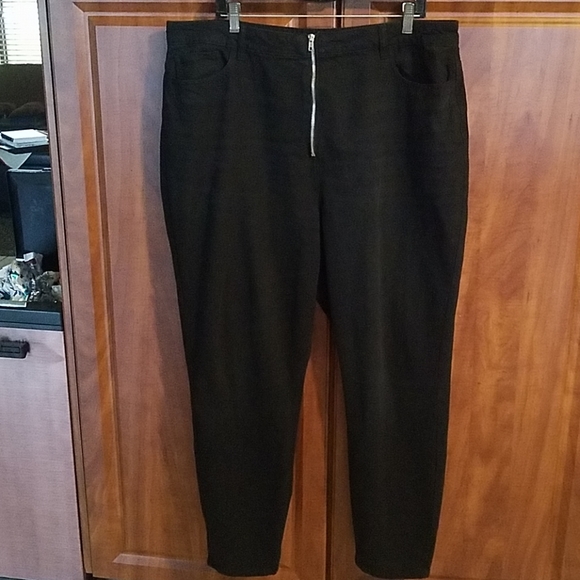 Zip Front Black Jeans Plus Size NWOT - Picture 1 of 4
